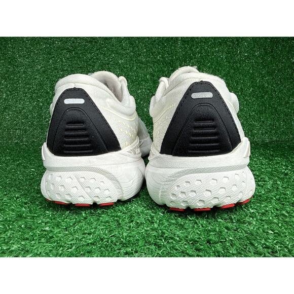Athletic_Shoes